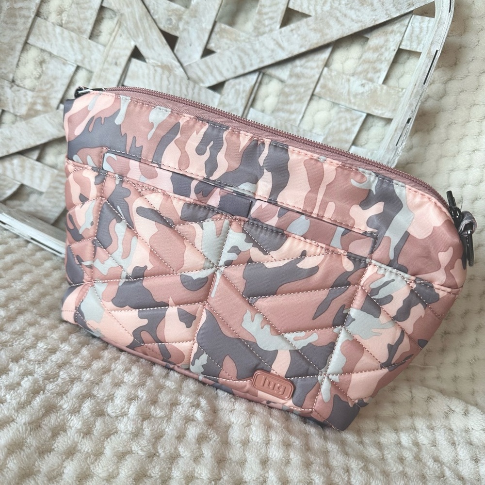 New with tags Lug Pink camo print Crossbody Bag - camo rose Flare extra strap!